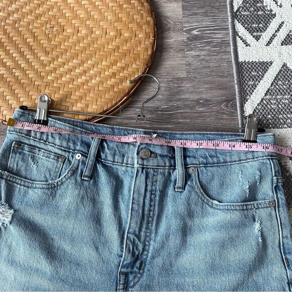 Madewell High-Rise Denim‎ Shorts in Cantrell Wash: TENCEL™ Lyocell Edition - Picture 6 of 10